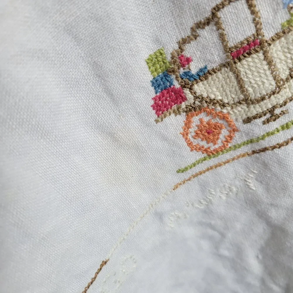 Vtg Table Linen Handmade Cross Stitch Embroidered Luncheon Cloth approx 28